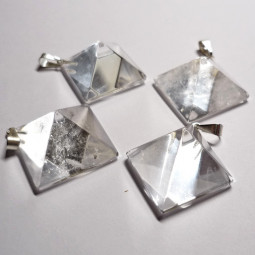 Pendentif Pyramide en Cristal de Roche