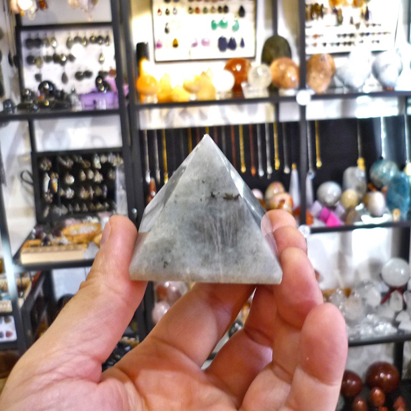Pyramide en Labradorite - 115 Grammes