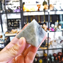 Pyramide en Labradorite - 115 Grammes