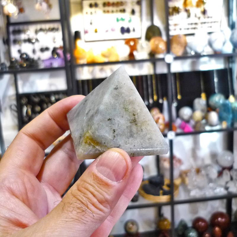 Pyramide en Labradorite - 115 Grammes