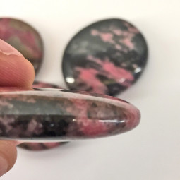 Galet de Rhodonite
