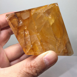 Pyramide en Quartz Hématoïde