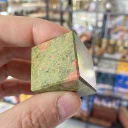 Cube en Unakite