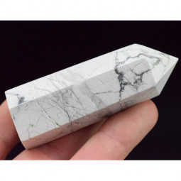 Pointe en Howlite