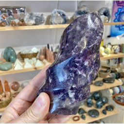 Forme libre en Lépidolite Violette