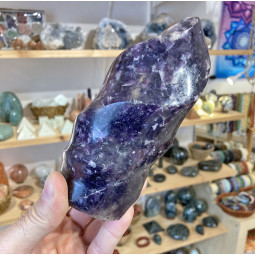 Forme libre en Lépidolite Violette