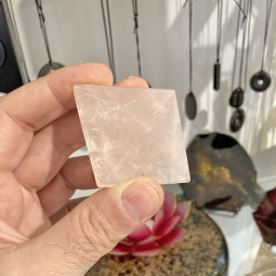 Pyramide en Quartz Rose