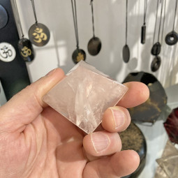 Pyramide en Quartz Rose