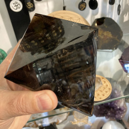 Pyramide en Quartz Fumé - 730 Grammes