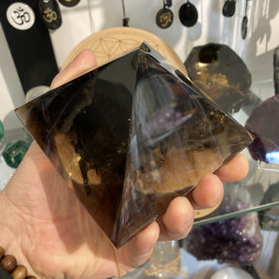 Pyramide en Quartz Fumé - 730 Grammes