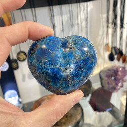 Coeur en Apatite Bleue - 195 Grammes