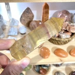 Pointe en Fluorite Jaune - 95 Grammes