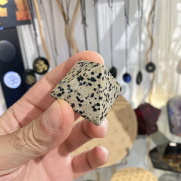 Pyramide en Jaspe Dalmatien