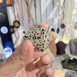 Pyramide en Jaspe Dalmatien