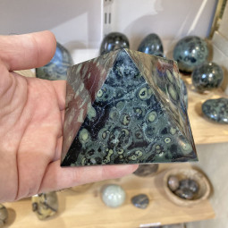 Pyramide en Jaspe Kambaba