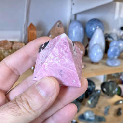 Pyramide en Rhodonite - 75 Grammes