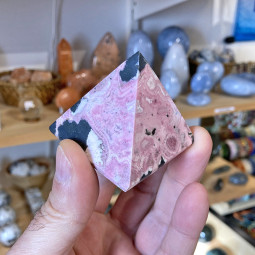 Pyramide en Rhodonite - 134 Grammes