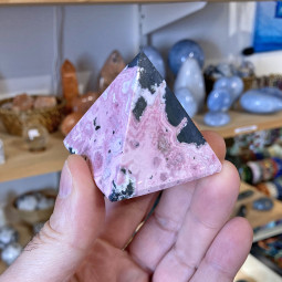 Pyramide en Rhodonite - 134 Grammes