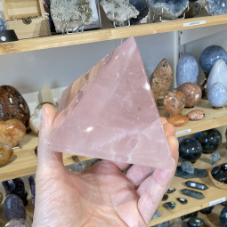 Pyramide en Quartz Rose - 895 Grammes