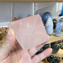 Pyramide en Quartz Rose - 270 Grammes