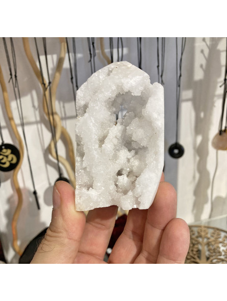 Mini Géode de Quartz Taillée en Pointe - 150 Grammes