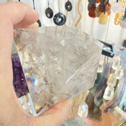 Pyramide en Cristal de Roche - 524 Grammes