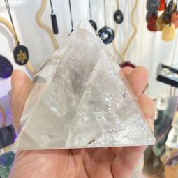 Pyramide en Cristal de Roche - 524 Grammes