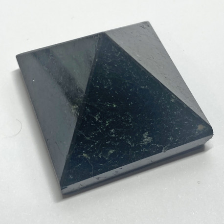 Pyramide en Tourmaline Noire Pyramide en Tourmaline Noire