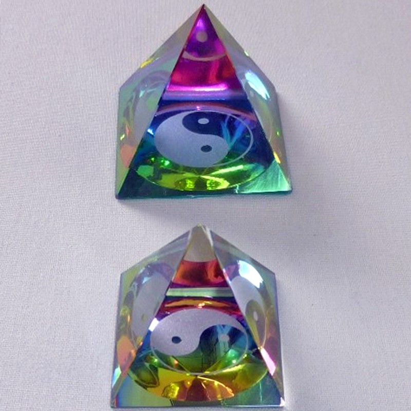Kristall Pyramide Yin Yang 215B 
