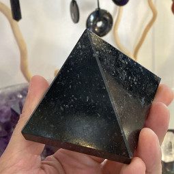 Pyramide en Tourmaline Noire - 400 Grammes