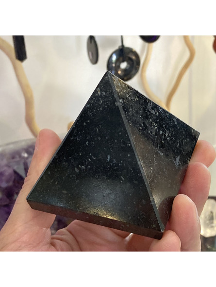 Pyramide en Tourmaline Noire - 400 Grammes