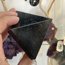 Pyramide en Tourmaline Noire - 400 Grammes