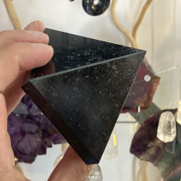 Pyramide en Tourmaline Noire - 400 Grammes