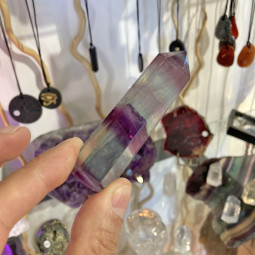 Pointe en Fluorite Multicolore - 60 Grammes