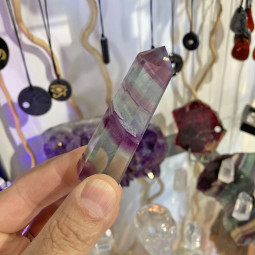 Pointe en Fluorite Multicolore - 60 Grammes