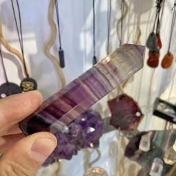 Pointe en Fluorite Multicolore - 90 Grammes