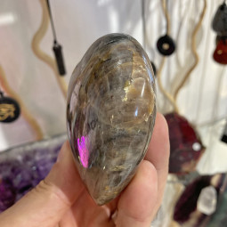 Coeur en Pierre de Lune Noire 272 grammes