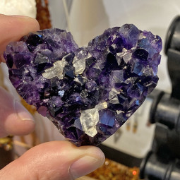 Druse d'Améthyste en Coeur - 105 Grammes