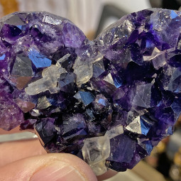 Druse d'Améthyste en Coeur - 105 Grammes