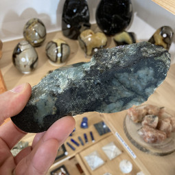 Bloc Brut d’Émeraude Naturelle Poli - Pièce Unique