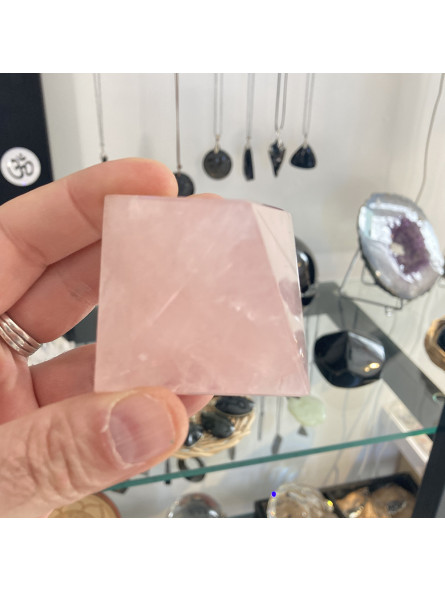 Pyramide en Quartz Rose - 50 mm