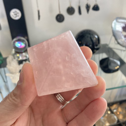 Pyramide en Quartz Rose - 50 mm