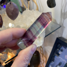 Pointe en Fluorite Multicolore - 65 Grammes