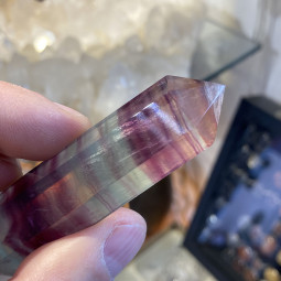 Pointe en Fluorite Multicolore - 65 Grammes