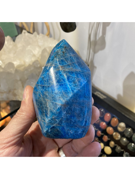 Forme libre en Apatite Bleue - 563 Grammes