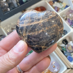 Coeur en Pierre de Lune Noire 160 grammes