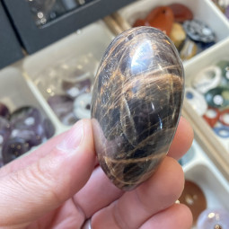 Coeur en Pierre de Lune Noire 160 grammes