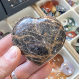 Coeur en Pierre de Lune Noire 160 grammes