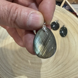 Pendentif Goutte en Labradorite - 10 grammes