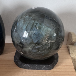 Socle en Shungite pour Sphères et minéraux